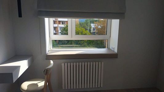 Бежевый матрас на подоконник на окно для мягкой посадки. Отзыв клиента Гливер, рейтинг 5 звезд. 