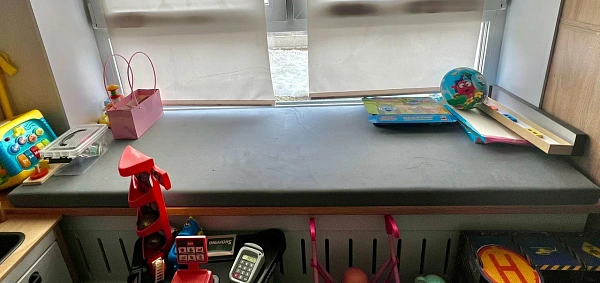 Серый матрас на подоконник точно по размеру на заказ от фабрики Гливер. Отзыв клиента с оценкой 5. 