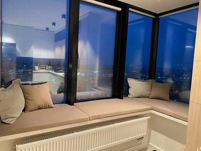 Мягкий бежевый матрасик на подоконник с удобными подушками. Отзыв о качестве от довольного клиента Гливер