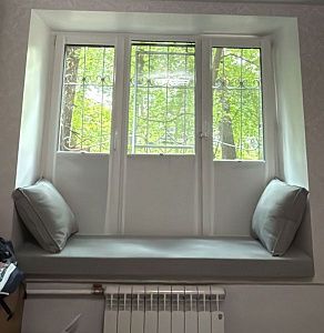 Светлый матрасик и подушки на окно для зоны отдыха от фабрики Гливер. Отзыв клиента, рейтинг 5 звезд. 