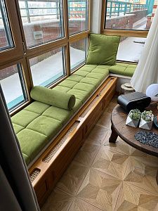 Зеленый матрасик, подушки, валики на подоконник на балкон, веранду, в гостиную. Отзыв с рейтингом 5 звезд. 